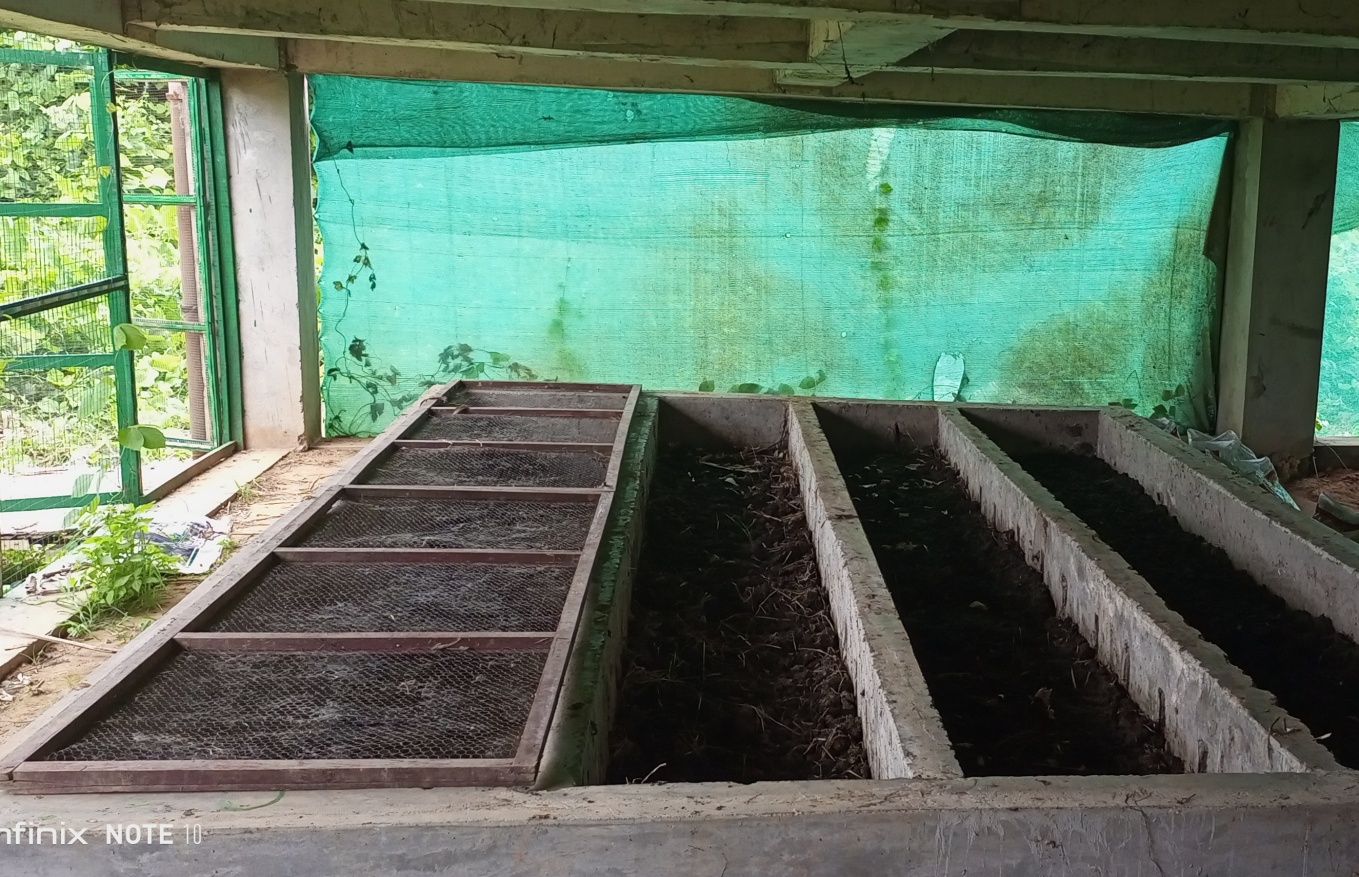 Vermicomposting tanks